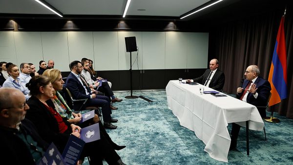 Премьер-министр Никол Пашинян встретился с представителями армянской общины Германии (16 февраля 2025). Мюнхен - Sputnik Армения