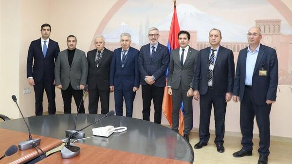 Делегация во главе с Чрезвычайным и Полномочным Послом Королевства Швеция Патриком Свенссоном посетила с ознакомительным визитом Армянскую атомную электростанцию (20 февраля 2025). Октемберян - Sputnik Армения