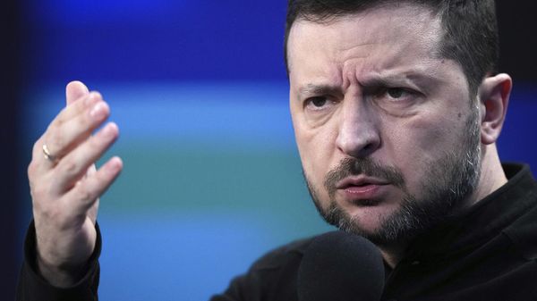 Президент Украины Владимир Зеленский выступает на пресс-конференции (23 февраля 2025). Киев - Sputnik Армения