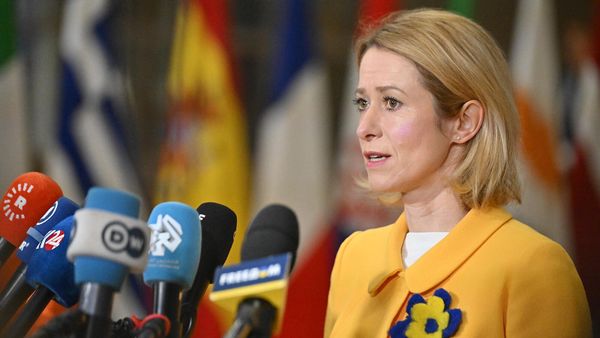 Верховный представитель Европейского союза по иностранным делам и политике безопасности Кая Каллас делает заявления для прессы перед началом встречи министров иностранных дел ЕС (24 февраля 2025). Брюссель - Sputnik Армения