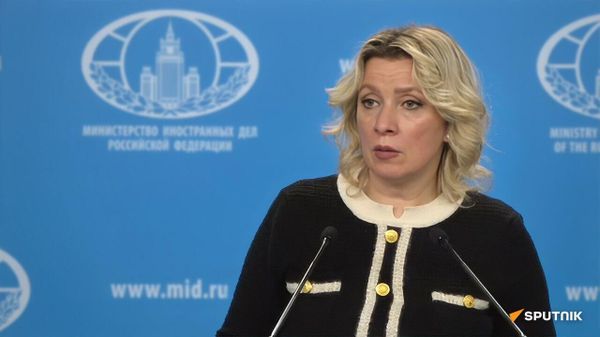 Москва находится в контакте с Баку по вопросу закрытия представительства медиагруппы Россия сегодня, ожидает конструктивной реакции - Захарова - Sputnik Армения