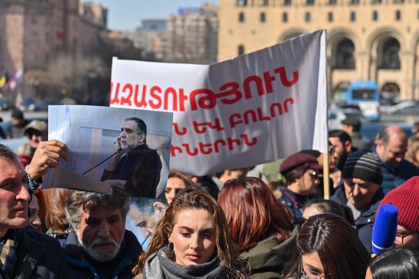 Բաքվում պահվող բոլոր գերիներին ազատ արձակելու պահանջով պաստառ - Sputnik Արմենիա