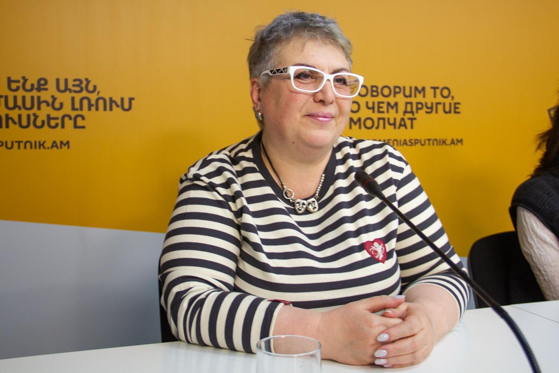 Художественный руководитель Степанакертского драмтеатра Жанна Крикорова на пресс-конференции (6 марта 2025). Ереван - Sputnik Արմենիա, 1920, 06.03.2025