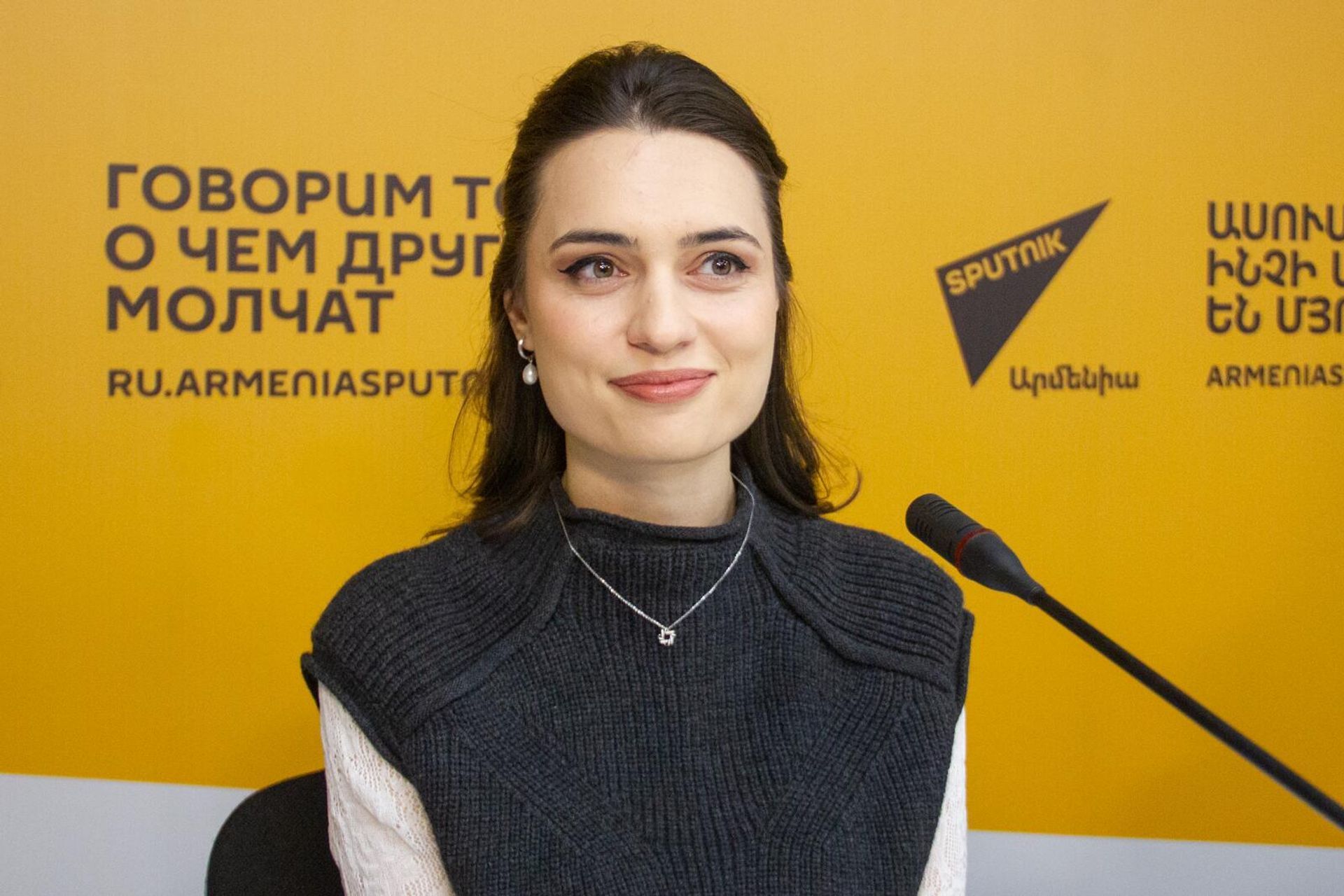Актриса Степанакертского драмтеатра Шогер Саркисян на пресс-конференции (6 марта 2025). Ереван - Sputnik Արմենիա, 1920, 06.03.2025