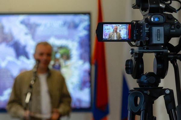 Директор Sputnik Armenia Дмитрий Писаренко на презентации авторского комикса 7 камней (13 марта 2025). Еревaн - Sputnik Армения