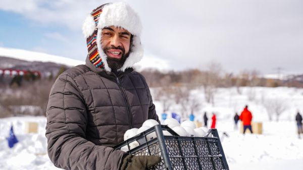 Тигран Петросян, основатель армянской федерации по борьбе со снежками (Юкигасэн) на соревнованиях - Sputnik Армения