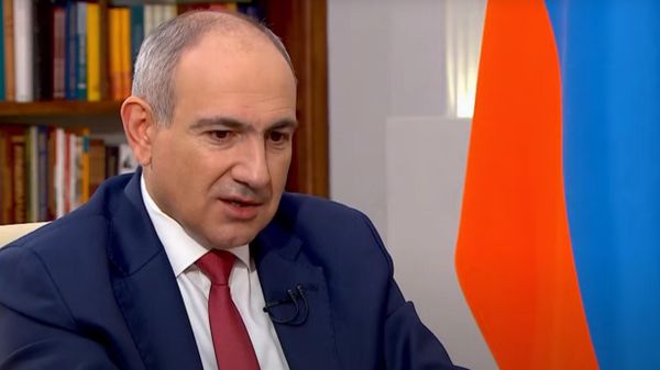 Премьер-министр Никол Пашинян во время интервью (21 марта 2025). Еревaн - Sputnik Армения