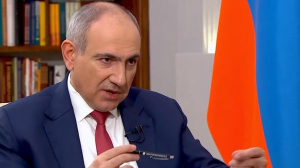 Премьер-министр Никол Пашинян во время интервью (21 марта 2025). Еревaн - Sputnik Армения
