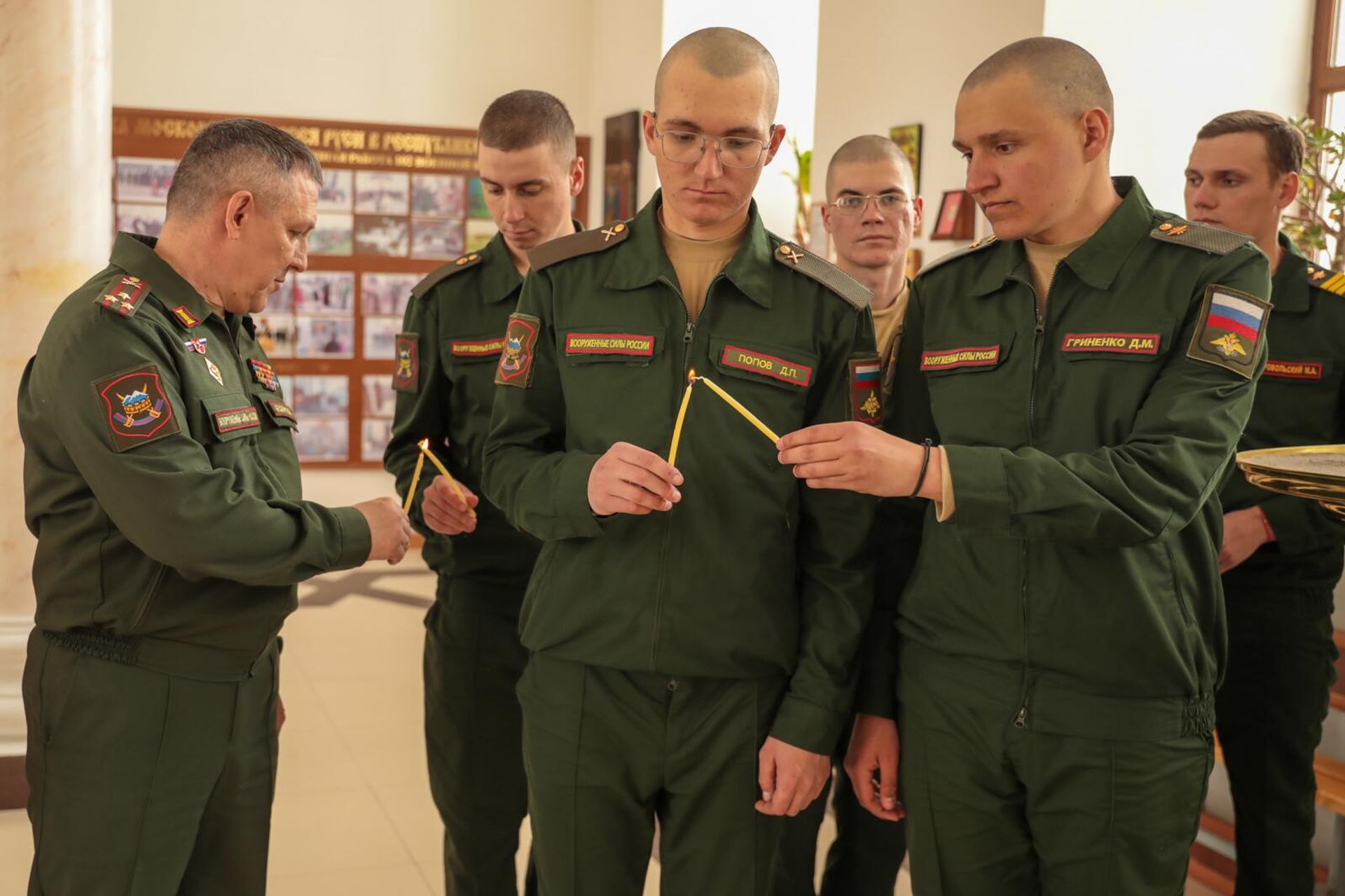 Военнослужащие 102 российской базы почтили память жертв теракта в Крокус Сити холле (22 марта 2025). Гюмри - Sputnik Արմենիա, 1920, 23.03.2025