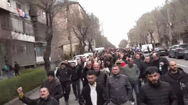Группа граждан проводит шествие протеста в Ереване - Sputnik Армения