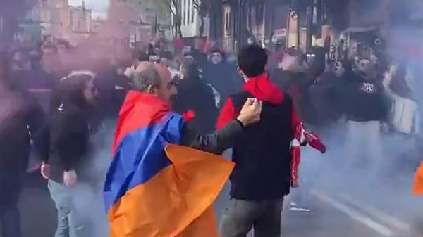  Армянские болельщики собрались в центре Тбилиси, чтобы поддержать свою сборную перед матчем с Грузией - Sputnik Армения