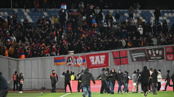 Потасовка между болельщиками сборных Армении и Грузии по футболу на стадионе Динамо-Арена после матча Лиги Наций УЕФА (23 марта 2025). Тбилиси - Sputnik Армения