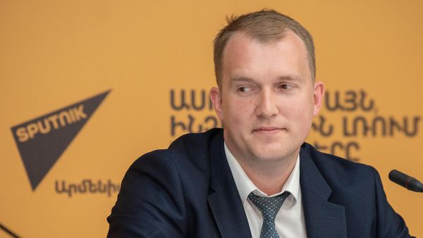 Цифровой атташе торгпредства РФ в РА Алексей Ордин на пресс-конференции по теме перспектив российско-армянского торгово-экономического сотрудничества (25 марта 2025). Еревaн - Sputnik Армения