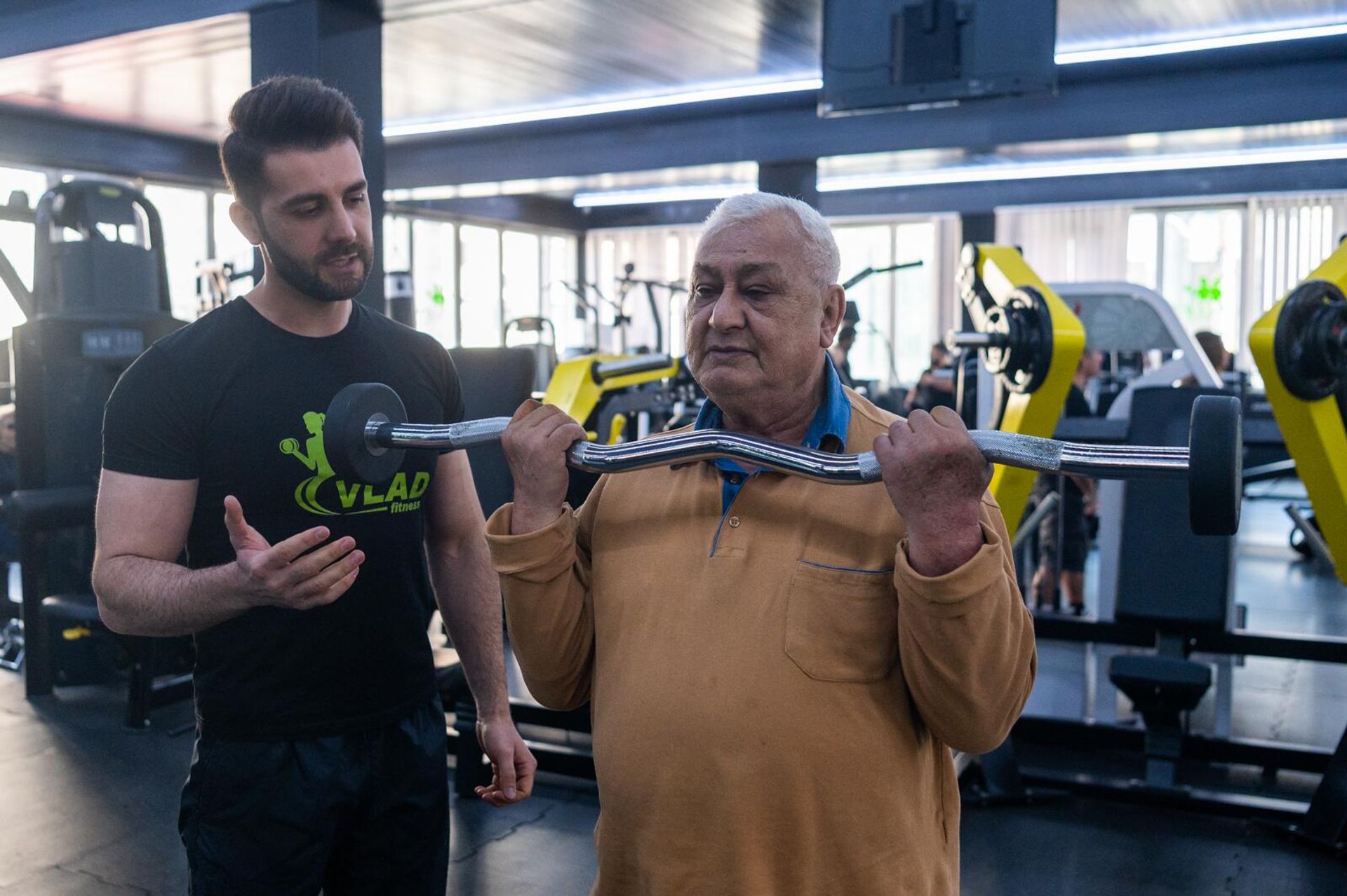 Фитнес-тренер Влад Харатян с Севаном Шемсяном в фитнес центре Vlad Fitness - Sputnik Армения, 1920, 27.03.2025