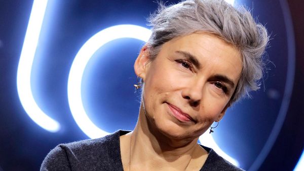Журналист Элизабет Куин во время телепередачи Большая библиотека (23 января 2019). Париж - Sputnik Армения