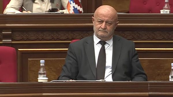 Հովիկ Աղազարյան - Sputnik Արմենիա
