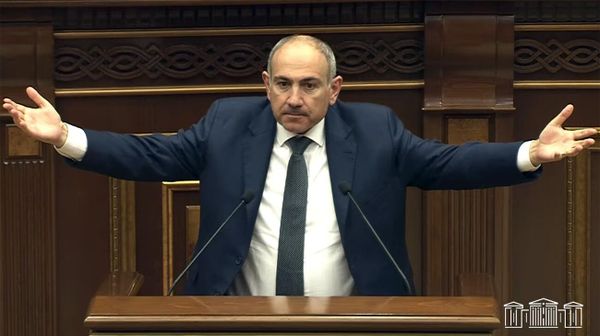 Премьер-министр Никол Пашинян во время Правительственного часа в Национальном собрании (26 марта 2025). Еревaн - Sputnik Армения