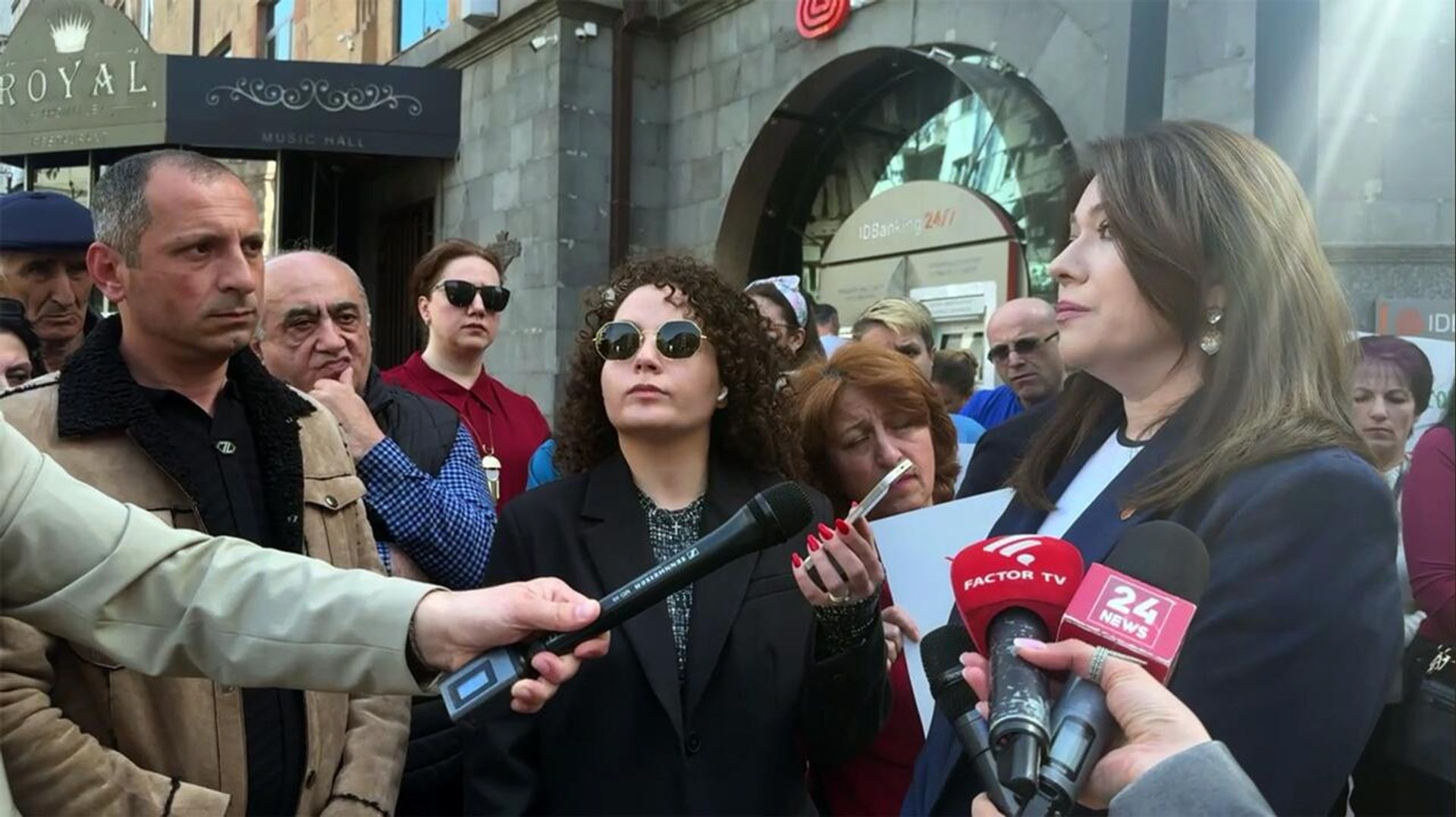 Акция протеста у банка IDBank (28 марта 2025). Еревaн - Sputnik Армения, 1920, 28.03.2025