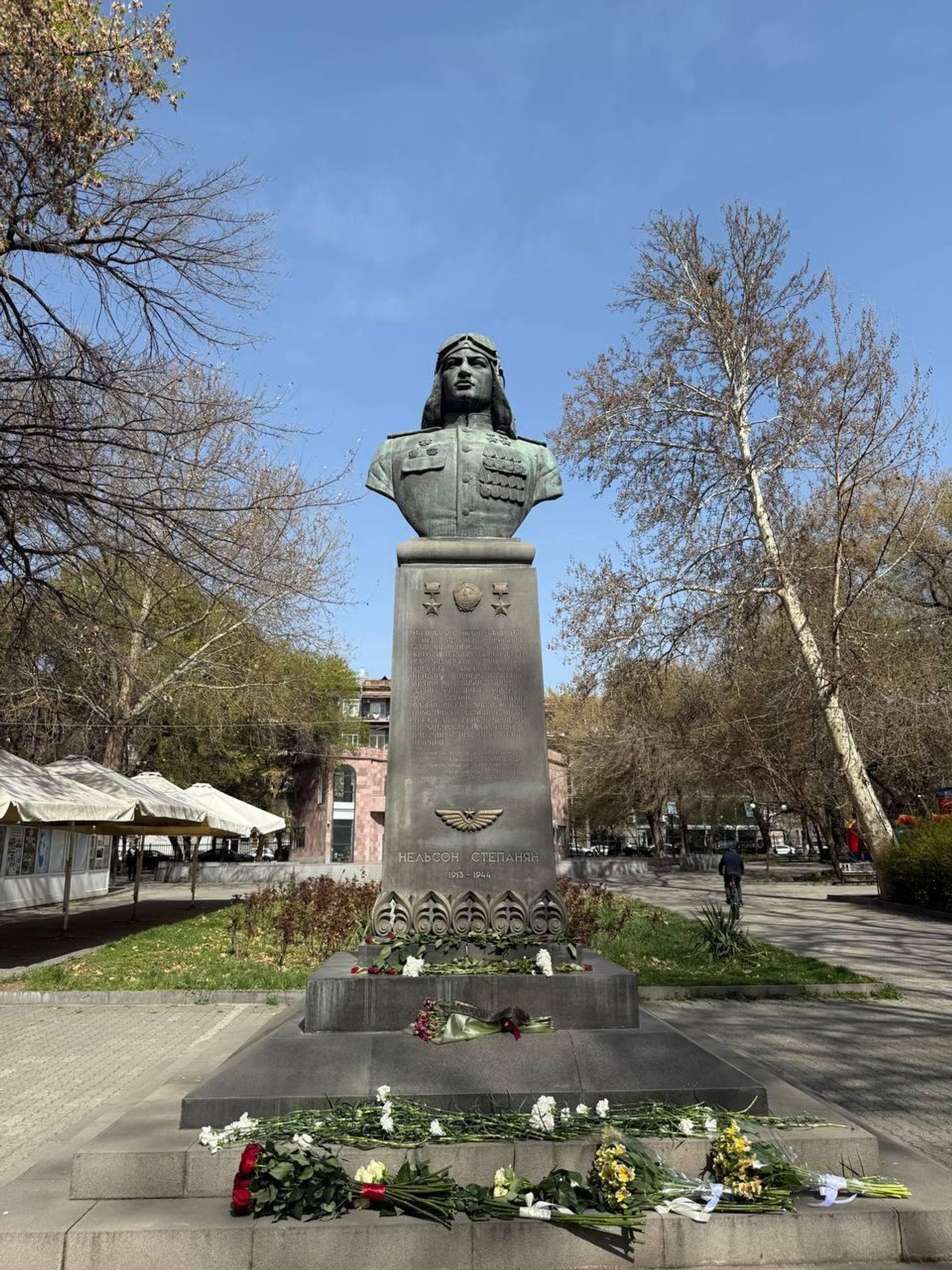 В Ереване почтили память дважды Героя Советского Союза Нельсона Степаняна - Sputnik Արմենիա, 1920, 28.03.2025
