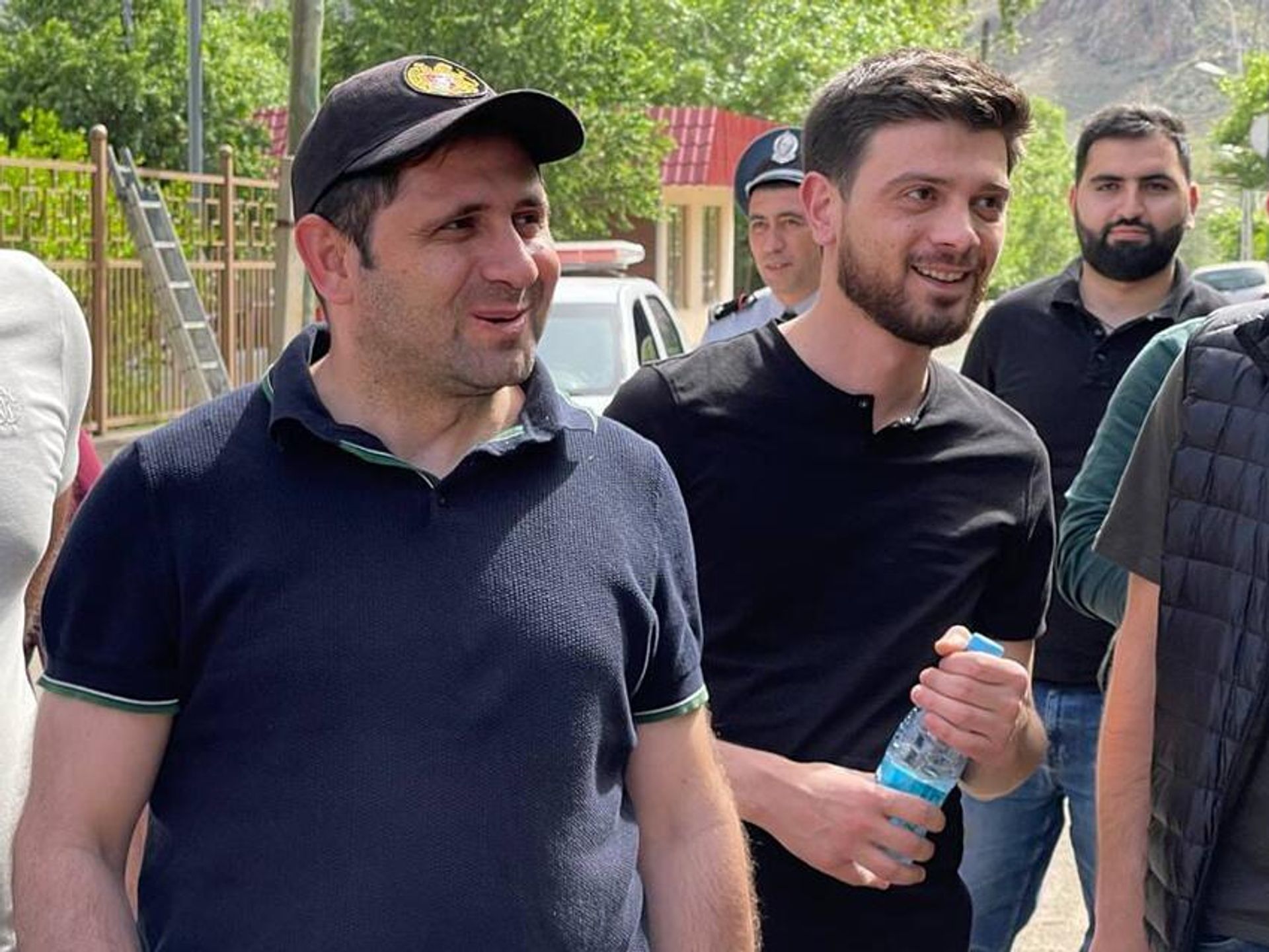 Сурен Папикян и Армен Галечян проводят агитацию накануне выборов в Агараке (22 апреля 2021). Сюник - Sputnik Արմենիա, 1920, 29.03.2025