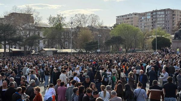 Митинг вынужденных переселенцев из Нагорного Карабаха на площади Свободы (29 марта 2025). Еревaн - Sputnik Армения