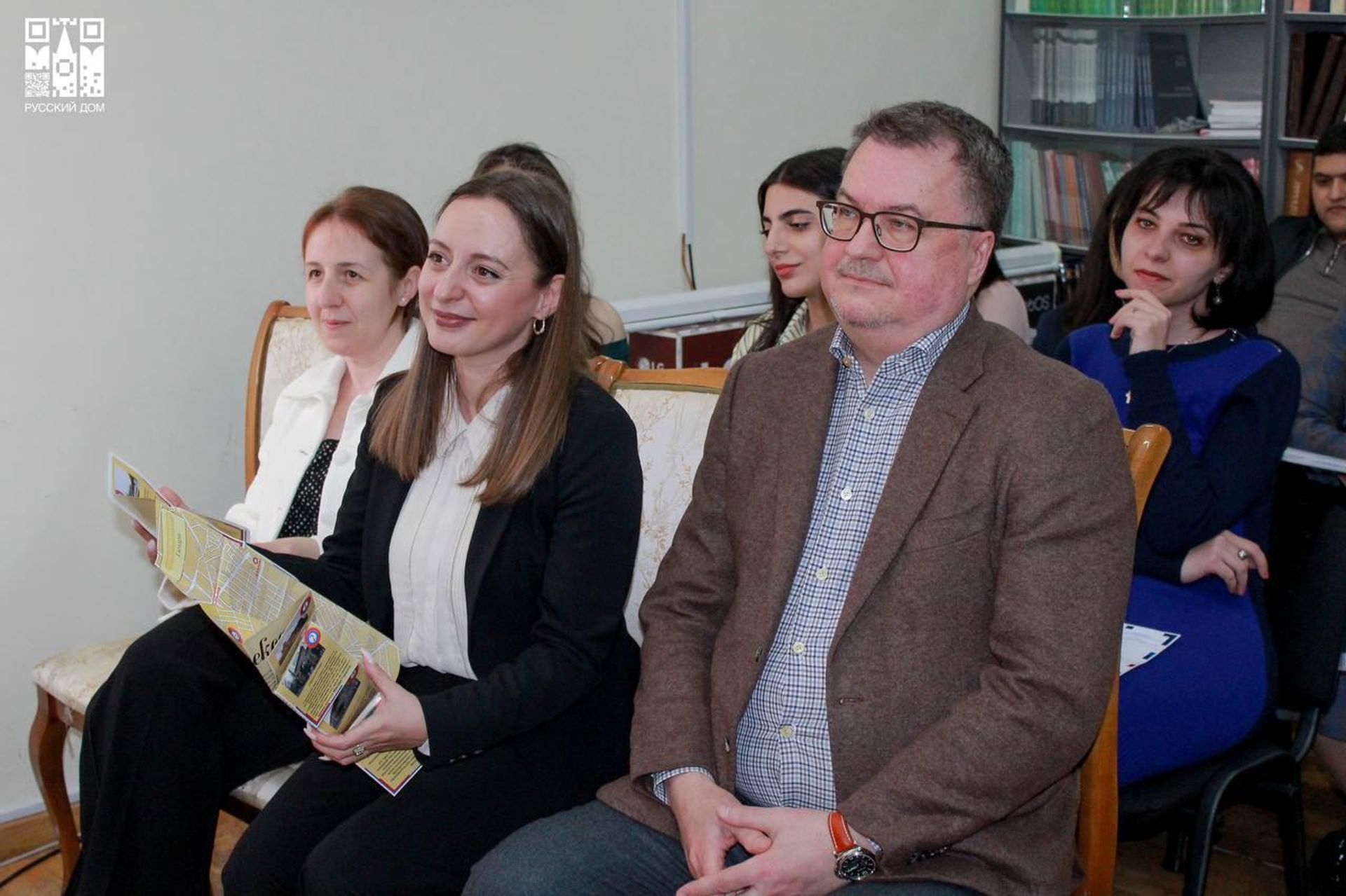 Торжественная церемония вручения сертификатов выпускникам Школы гидов (31 марта 2025 ). Гюмри - Sputnik Армения, 1920, 31.03.2025