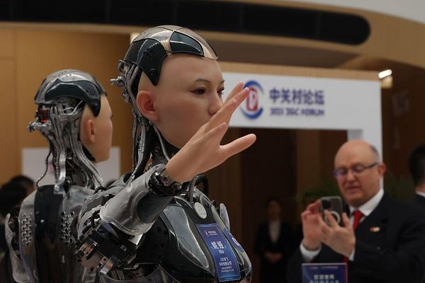 Человекоподобные роботы в Международном инновационном центре Чжунгуаньцунь  - Sputnik Армения