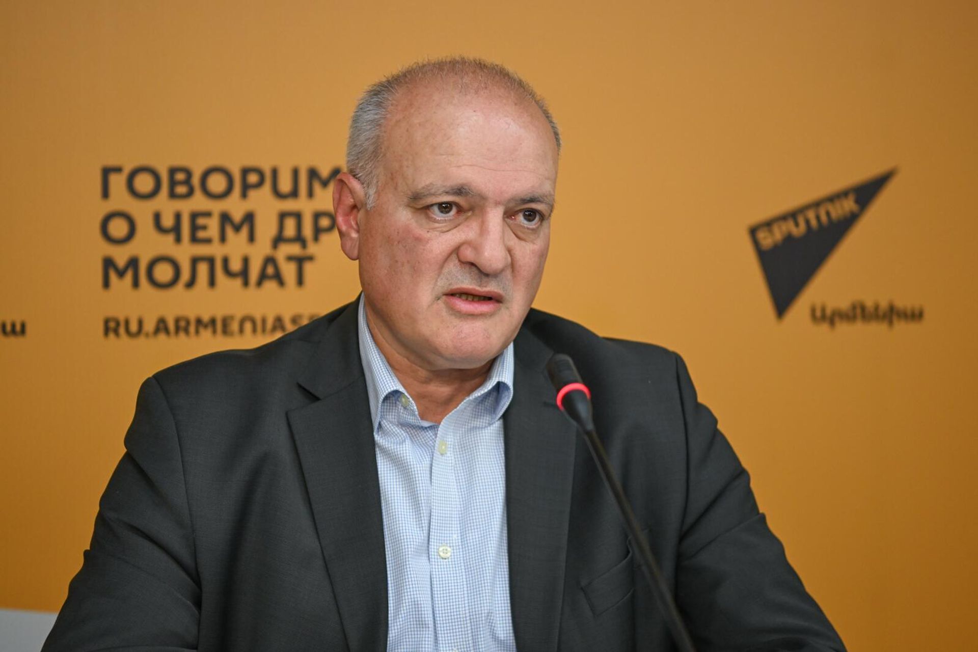 Политтехнолог Виген Акопян проводит пресс-конференцию на тему Что показали выборы в Гюмри (2 апреля 2025). Еревaн Политтехнолог Виген Акопян проводит пресс-конференцию на тему Что показали выборы в Гюмри (2 апреля 2025). Еревaн - Sputnik Արմենիա, 1920, 15.07.2025