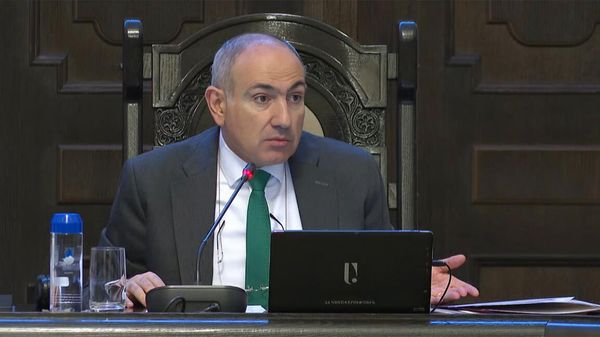 Премьер-министр Никол Пашинян во время очередного заседания правительства (3 апреля 2025). Еревaн - Sputnik Армения