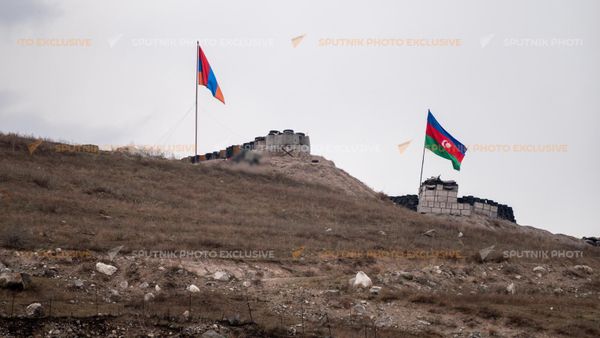 Азербайджанский пост рядом с постом ВС Армении у села Хнацах в Сюнике - Sputnik Армения
