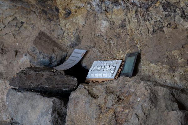В горах села Ринд Вайоцдзорской области найдена высеченная в скале церковь В горах села Ринд Вайоцдзорской области найдена высеченная в скале церковь - Sputnik Армения