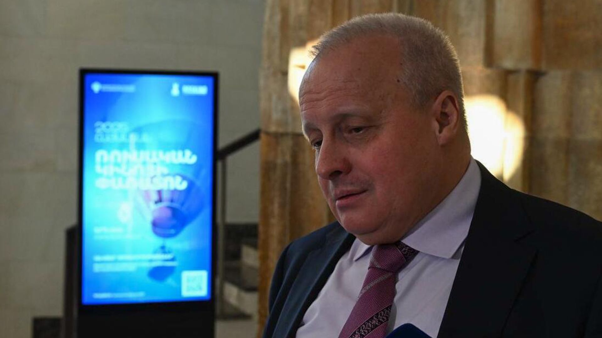 Посол России Сергей Копыркин отвечает на вопросы журналистов на открытии Фестиваля российского кино Армения 2025 (4 апреля 2025). Еревaн - Sputnik Армения, 1920, 04.04.2025