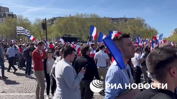 Митинг в поддержку Марин Ле Пен в Париже - Sputnik Армения