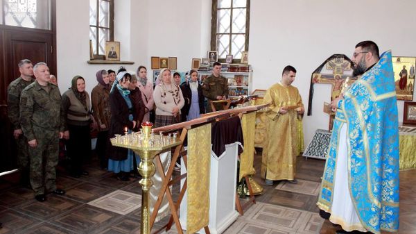 Иконы армянских святых переданы 102-й российской военной базе в знак духовного братства народов (7 апреля 2025). Гюмри - Sputnik Армения