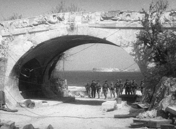 Խորհրդային զինվորները 1944 թվականի գարնանը Պրիմորսկի բուլվարում ֆաշիստներից ազատագրված Սևաստոպոլում - Sputnik Արմենիա