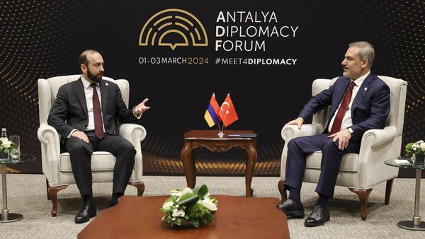 Встреча министров иностранных дел Армении и Турции Арарата Мирзояна и Хакана Фидана (12 апреля 2025). Анталья - Sputnik Армения
