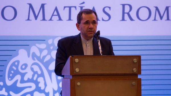 Заместитель министра иностранных дел Ирана Маджид Тахт Раванчи во время пресс-конференции в рамках своего визита в Мехико (30 ноября 2015). Мексика - Sputnik Армения