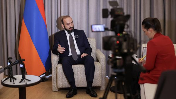 Министр иностранных дел Арарат Мирзоян во время интервью турецкому NTV - Sputnik Армения
