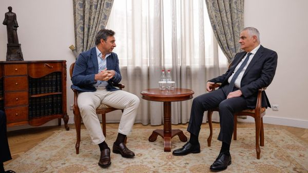 Вице-премьер Мгер Григорян принял исполнительного директора компании Аэропорты корпорации Америка Мартина Эрнекяна (16 апреля 2025). Еревaн - Sputnik Армения