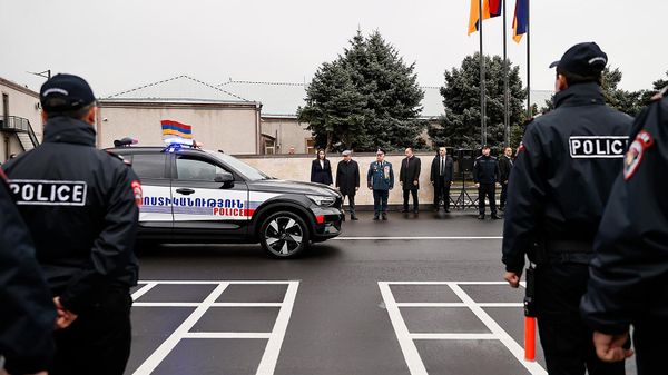 Премьер-министр Никол Пашинян посетил административный комплекс нового Центра патрульной службы и оперативного управления МВД (16 апреля 2025). Еревaн - Sputnik Армения