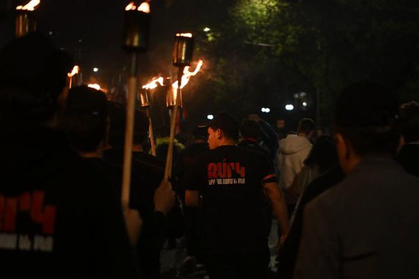 Участники факельного шествия направляются в Цицернакаберд  - Sputnik Армения