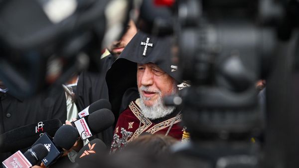 Католикос Гарегин Второй в мемориальном комплексе Цицернакаберд (24 апреля 2025). Еревaн - Sputnik Армения