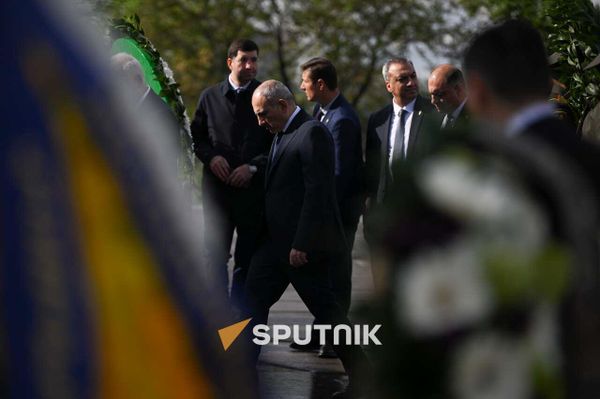 Վարչապետ Նիկոլ Փաշինյանը Ծիծեռնակաբերդի հուշահամալիրում - Sputnik Արմենիա