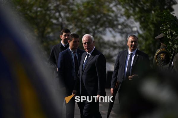 ՀՀ նախագահ Վահագն Խաչատուրյանը Ծիծեռնակաբերդի հուշահամալիրում - Sputnik Արմենիա