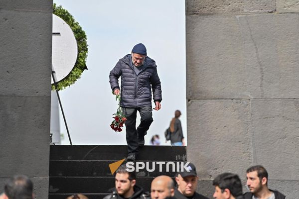 Ծիծեռնակաբերդի հուշահամալիրում - Sputnik Արմենիա