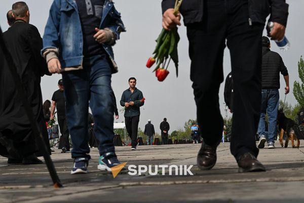 Ծիծեռնակաբերդի ճանապարհին - Sputnik Արմենիա