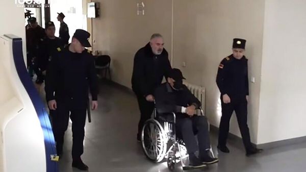 Бывший глава Минфина Армении Гагик Хачатрян в инвалидной коляске - Sputnik Армения