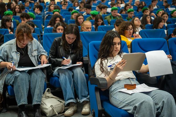 Международное патриотическое мероприятие Диктант Победы (25 апреля 2025). Еревaн - Sputnik Армения