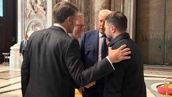 Встреча Дональда Трампа с Владимиром Зеленским перед церемонией прощания с папой Римским (26 апреля 2025). Ватикан - Sputnik Армения
