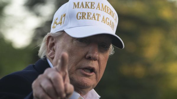 Президент США Дональд Трамп прибывает на борту Marine One в Белый дом (27 апреля 2025). Вашингтон - Sputnik Армения